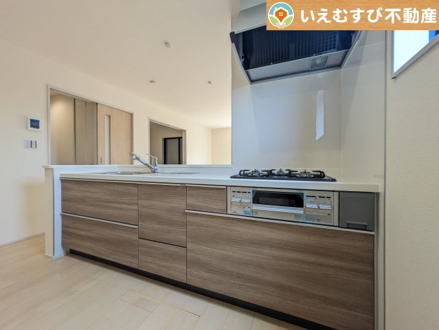 機能性収納性に溢れるキッチン　収納もたっぷり付いていてすっきり片付く！毎日楽しくお料理が出来そうです！