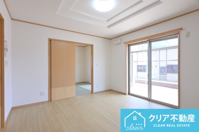 続き間の和室のある広々としたLDK♪南向きの大きな窓でとっても明るい♪