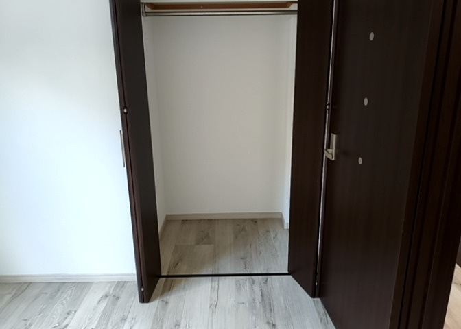 デザイン性を重視しすぎて収納が少なかった！なんてことにならないため、事前に現地で収納の数を確認しておくことをお勧めします。クローゼット以外にも床下収納や屋根裏収納、パントリーなどもチェックしましょう。
