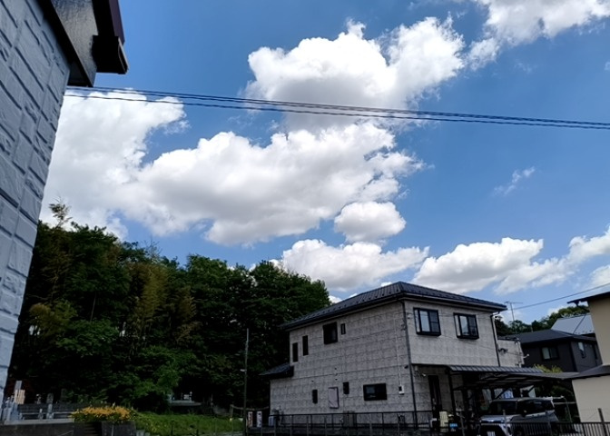 眺望を気にして物件を探す場合、前面に建物が建っていないか現地で確認しましょう！前面に建物があると景色はもちろん、日当たりや風通しにも影響が出てきます。住んだ時のことを想像しながら現地見学をしましょう。