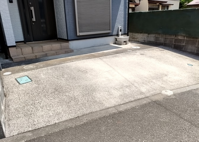 駐車場と明記されていても、最小スペースでつくられた駐車場だと大型車は駐車できなかったり、出入りしにくくなったりする可能性があります。お車のサイズと購入したい物件の駐車場のサイズを現地で確認しましょう。