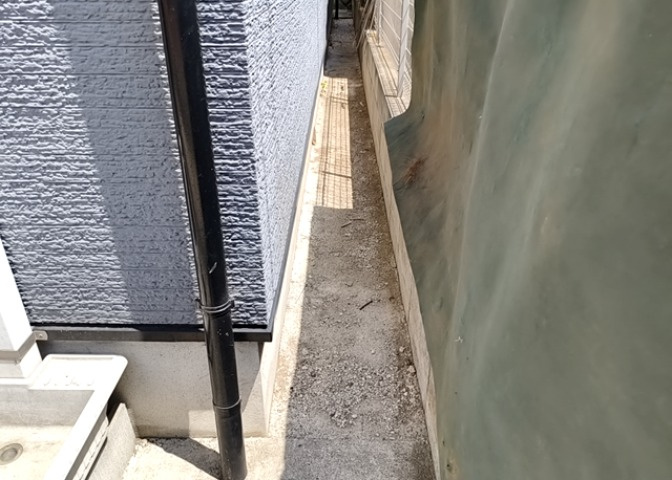 庭があることでガーデニングや家庭菜園はもちろん、こどもの遊び場やペットを放して遊ぶことができます。また、家の周囲に余裕があるということです。隣地との間があれば、十分な日当たりと、風通しが確保できます。