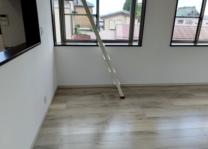 ダイニングにはダイニングテーブルセットなどを置くことが多く、間取りにおいて「D」と略記されますが、食事を作るときの作業場として使用したり、朝食を食べたりするときだけに使われるケースも少なくありません。