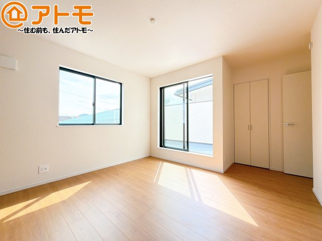 バルコニーに面したお部屋なので、布団などの大きなものも楽々干せます♪