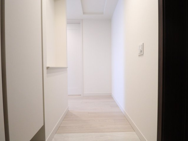 【玄関】白を基調とした明るく綺麗な玄関です☆