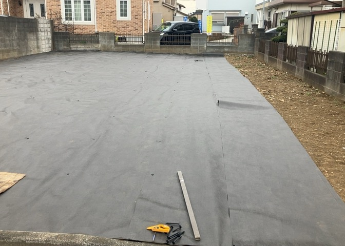 土地の面積＝住宅面積ではありません。建ぺい率の問題などで、土地のある場所によって住宅を建てられる面積は限られています。高さもしかり、「土地」という言葉の中には、建築条件も含まれると考えておきましょう。