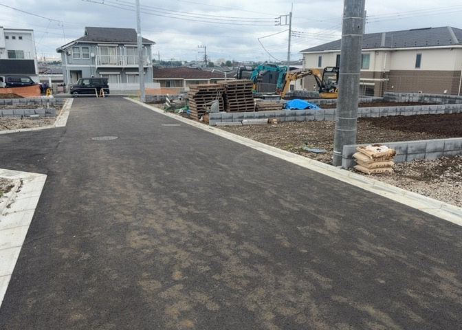 隣家の土地はどうなっているのか、生活利便施設が近くにあるのか、学校まで近いかなど、お客様のライフスタイルにあわせたイメージが重要です。また、近くにあると困る施設が近くにないかも確認するといいでしょう。