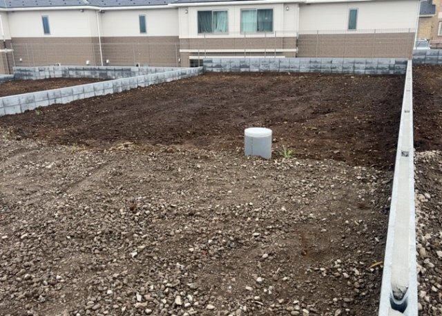 家を建てる前提で土地を探している場合、地盤の丈夫さは譲れない条件の一つです。地盤が脆弱だと追加工事が必要となります。また、過去に地盤沈下や液状化現象を起こした土地は、できるだけ避けた方がいいでしょう。