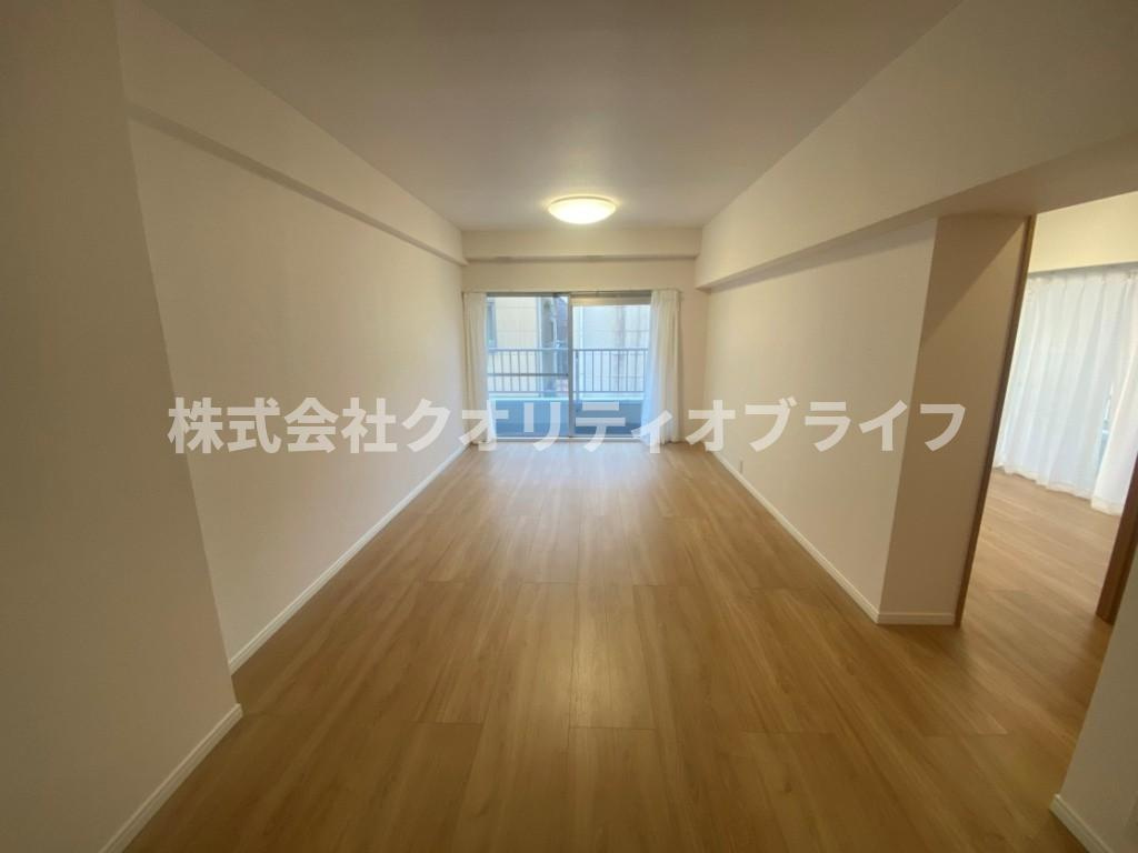 キッチンから見渡せるリビング