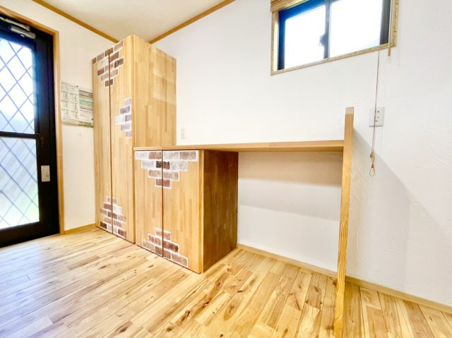 キッチン裏には収納も付いてます☆