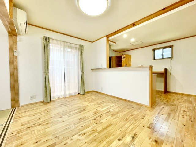 無垢フローリング採用のリビングです♪