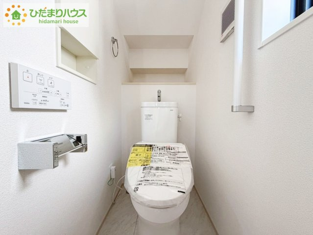温水洗浄便座なら、年中温かいので、安心して座ることができます。さらに、身体が冷えることもないため、便座カバーを付ける必要もありません。