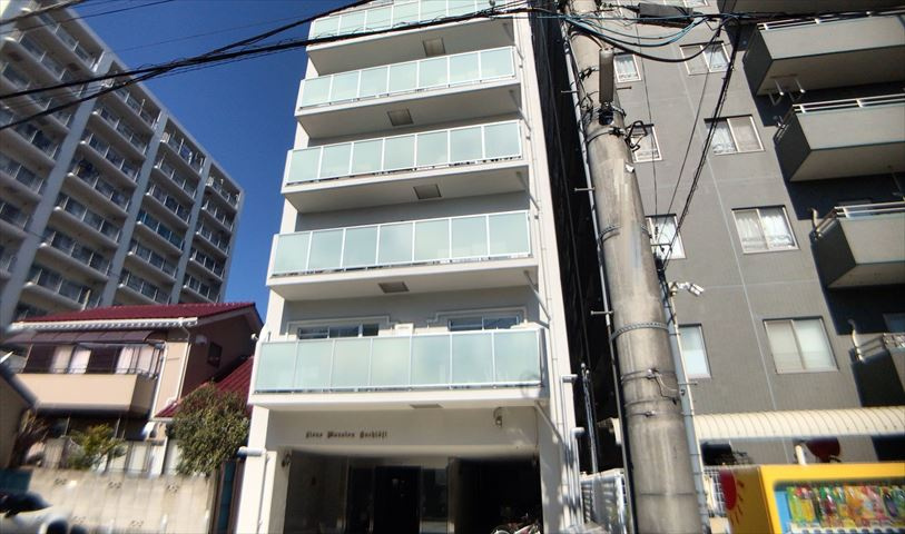 外観はマンション管理がされているかの目安になります。築年数が古いと、壁面は劣化してひび割れが生じることも！建物が古びていても細かいところが修繕されていると、きちんと管理されているなぁと感じるでしょう。