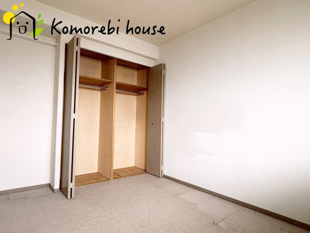 広くて明るい寝室