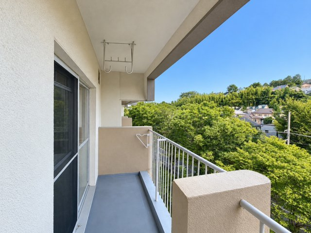 ◆広いバルコニーは寝室と子供部屋からアクセスできる2WAY動線。お布団も洗濯物もたくさん干せます！！　