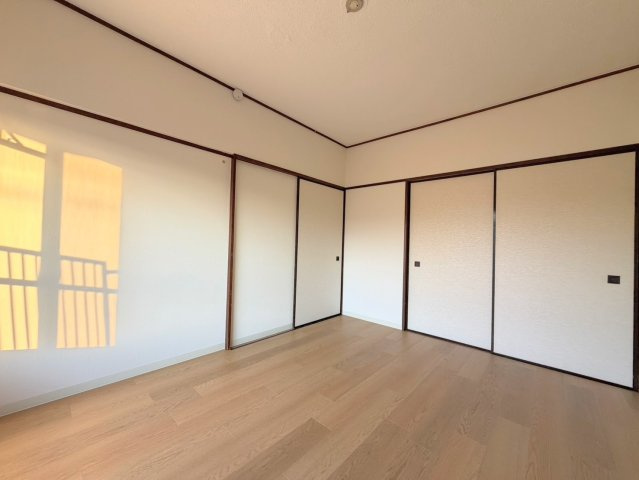 ◆出窓が優雅な光を招く居室。自然な明るさをもたらし、特別な瞬間を演出。　