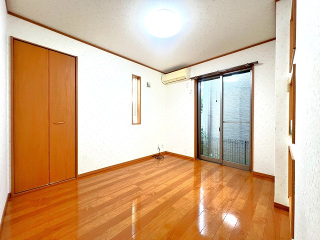 1階洋室は約5.66帖ございます。