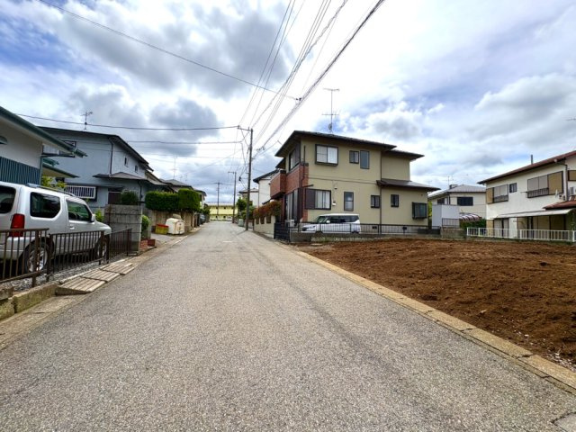 南道路に面して陽当たり良好・土地面積約55坪。建築条件なし・お好きなハウスメーカーで建築可能です。
