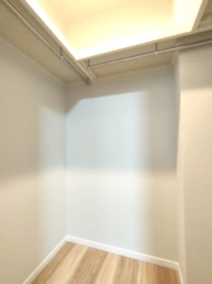 【WIC】　収納豊富な設計で、お部屋を広々と使えます。