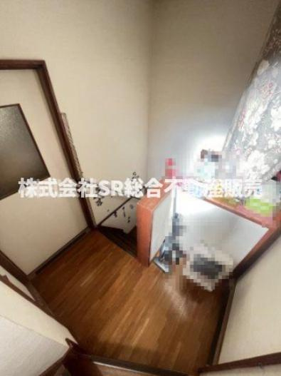 2階廊下です。　弊社は再生住宅はもちろん、中古戸建のご紹介、その後のリフォームのご提案、　賃貸物件のご紹介、すべてご対応可能です。　お客様にあったプランをご提案致します。　まずはお問合せ下さいませ。