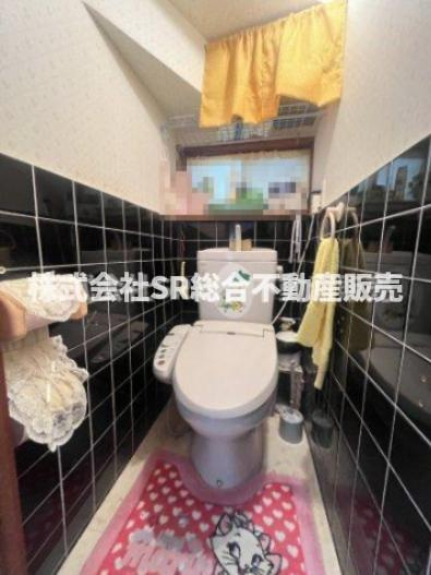 2階トイレです。　温水洗浄便座付き