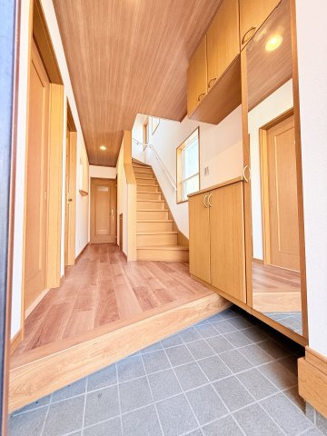 【金井ヶ丘3丁目　家具付き販売物件 の玄関】