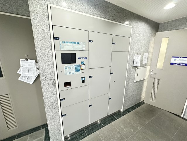 豊富な靴が収納できる下駄箱です。　※リフォーム前の写真です。（2025年7月）