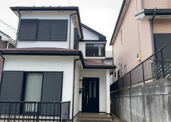 バルコニーは、室外の専用スペースのうち、「屋根がなく開放された空間」であるものを指します。ベランダより広いタイプのものが多く、日当たりもよいため家庭菜園などを楽しみたい人にとって適した環境となります。