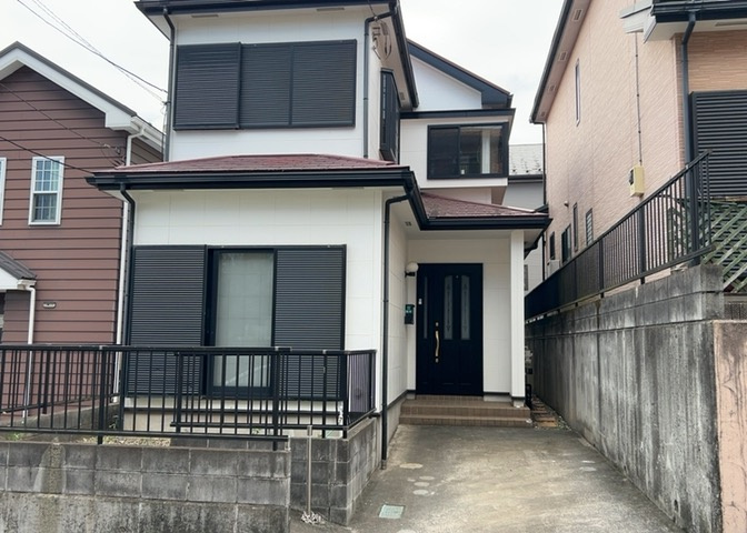 木造住宅とは土台、壁、柱など建築物の強度を支える構造体の材に木が使用されている構造を指します。構造体は建物の自重を支えるだけではなく風圧や水圧、積裁荷重などあらゆる衝撃に耐えるための基礎です。
