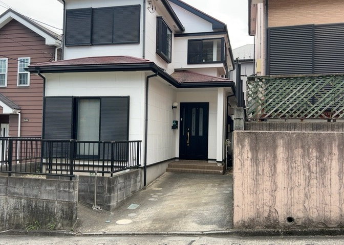 東側道路の場合は居室を南向きに設計しやすいため、朝日が入りやすいというメリットがあります。一方、西側道路も東側同様に居室を南向きに設計しやすいのですが、住宅地だと朝日が入りにくいという弱点があります。