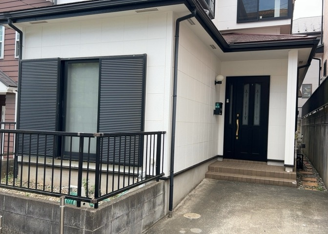玄関は家の顔と言っても過言ではありません。現地を見学する際は玄関の広さや全体のバランスなどを見てみるといいでしょう。一般的なアプローチのしやすさだけではなく、お年寄りにも優しい設計のものだと安心です。