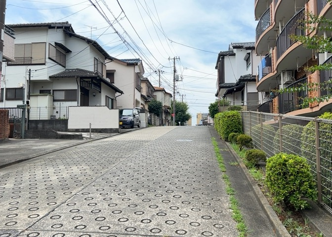 桜や紅葉の名所に出かける人は多いと思いますが、家にいながら季節の移ろいを感じる生活を送りませんか？リビングや窓から見える景色が生活を彩るワンポイントに！現地から見える景色を堪能してみては如何でしょう。
