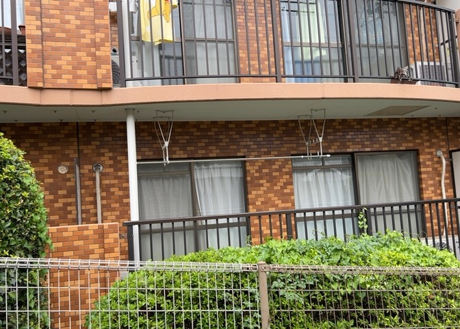 眺望を気にして物件を探す場合、前面に建物が建っていないか現地で確認しましょう！前面に建物があると景色はもちろん、日当たりや風通しにも影響が出てきます。住んだ時のことを想像しながら現地見学をしましょう。