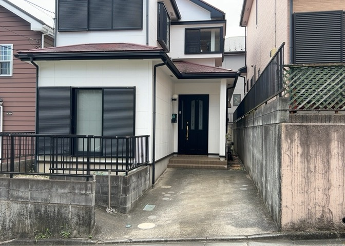 駐車場と明記されていても、最小スペースでつくられた駐車場だと大型車は駐車できなかったり、出入りしにくくなったりする可能性があります。お車のサイズと購入したい物件の駐車場のサイズを現地で確認しましょう。