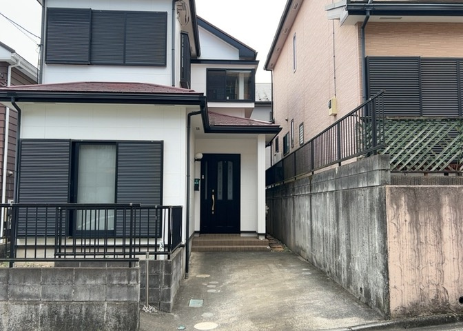 庭があることでガーデニングや家庭菜園はもちろん、こどもの遊び場やペットを放して遊ぶことができます。また、家の周囲に余裕があるということです。隣地との間があれば、十分な日当たりと、風通しが確保できます。