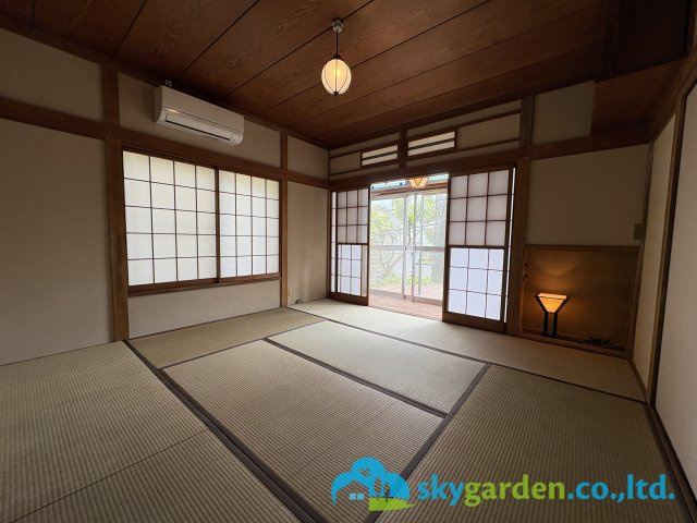 広縁のある8畳の和室