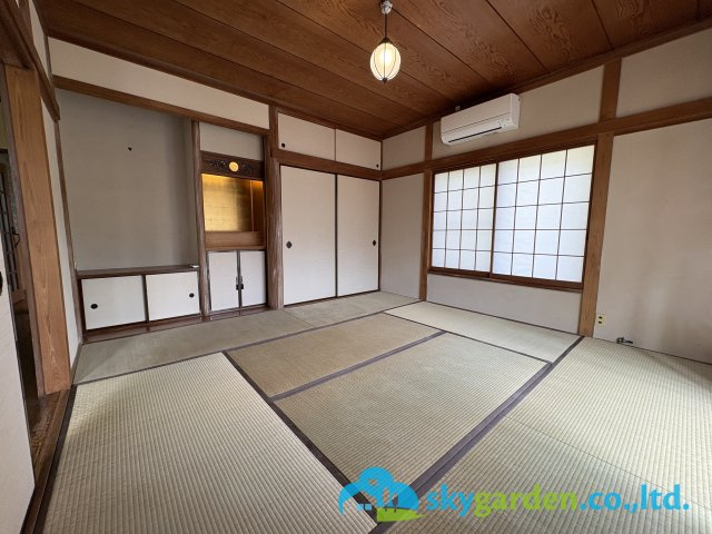 広縁のある8畳の和室