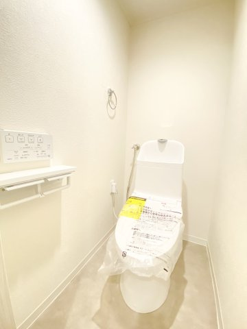 トイレ便座交換済み、温水洗浄便座♪