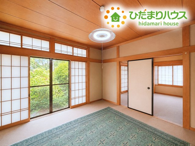 座ったり寝転んだりと、ゆったりくつろげる快適空間。クッション性があるので、お子様の遊び場としても重宝しますね♪