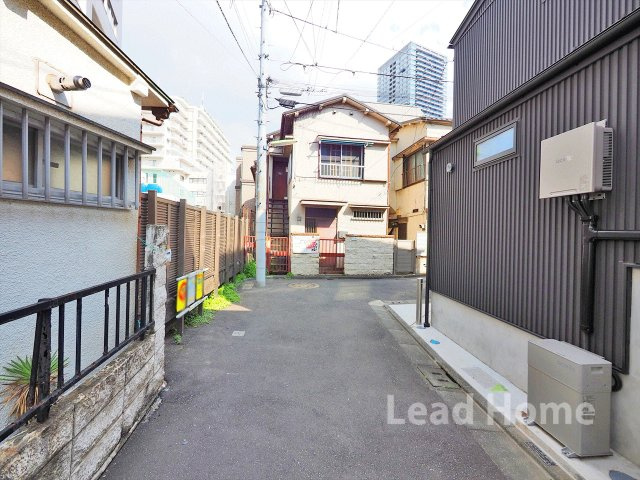 前面道路は交通量が少なく落ち着いた環境です！小さなお子様がいるご家庭でも安心して過ごせます♪