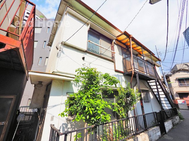 プライバシーが守られやすい安心の敷地配置です！快適な風が吹き抜ける空間で穏やかに生活していただけます♪　