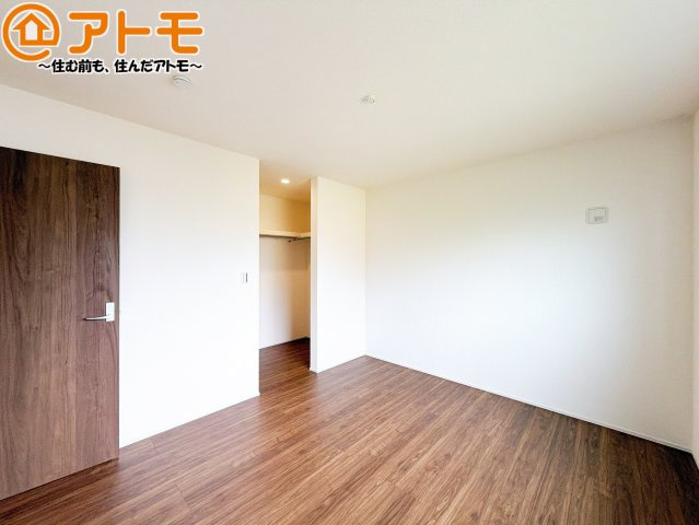 収納スペースもしっかり確保したお部屋は、収納家具の数も減らせるのでお部屋を広く使えます！