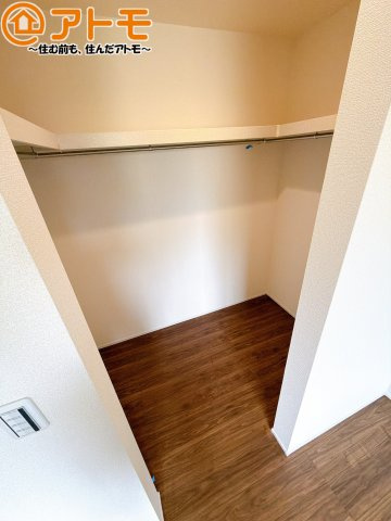 収納家具を減らせる容量の大きなクローゼット♪