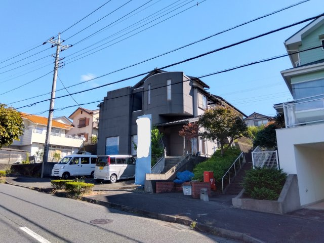 敷地内の看板もご利用出来ます。点灯しますので夜もお使いいただけます。