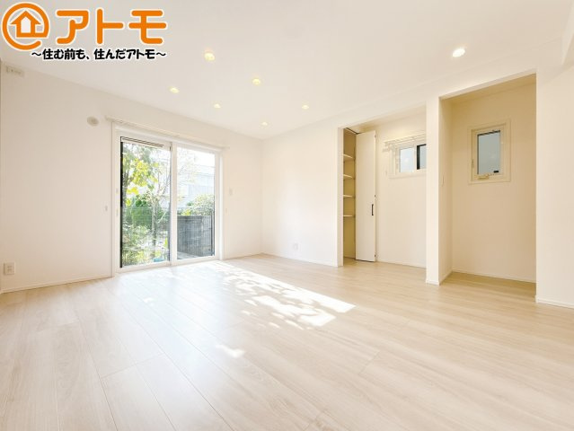 家族団らんのイメージは、リビングを思い浮かべませんか？リビングこそ広々としたお部屋が良いですね♪