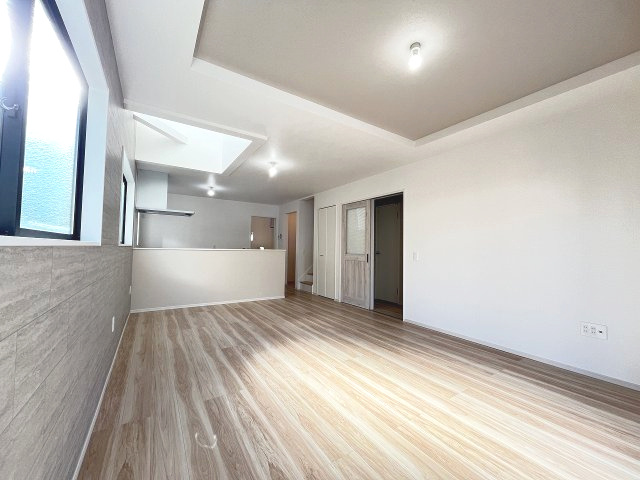 施工例。リビングです。施工例は完成時と異なる場合があります。