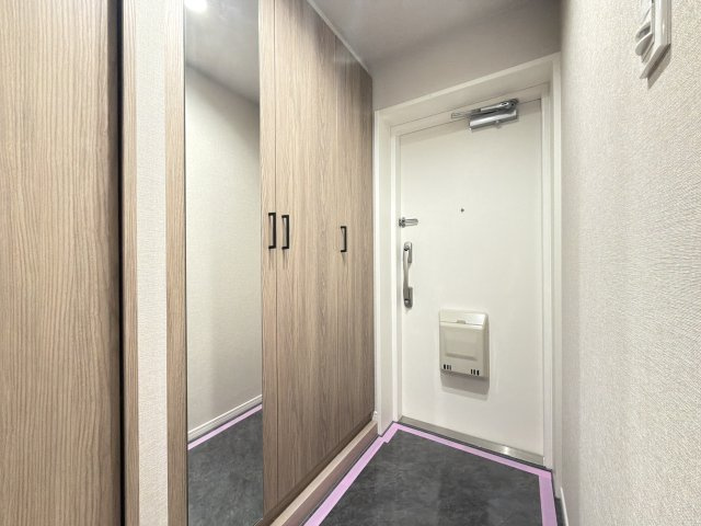 【新設】大型シューズボックス設置（トールタイプ・姿見ミラー付き）、靴もたくさん収納できます♪