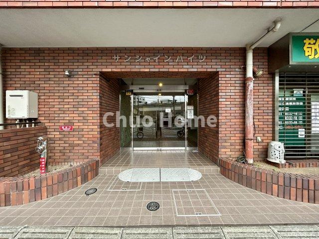 【エントランス】マンションのエントランスは、その物件の印象を決める、顔とも言える場所です。毎日通る場所ですからきれいなのが一番です。