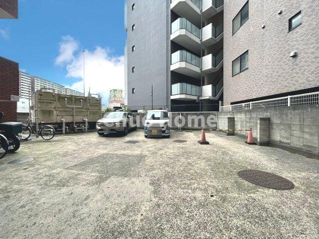 【敷地内駐車場】最新の空き状況や費用などの詳細は担当スタッフまでお問い合わせください。