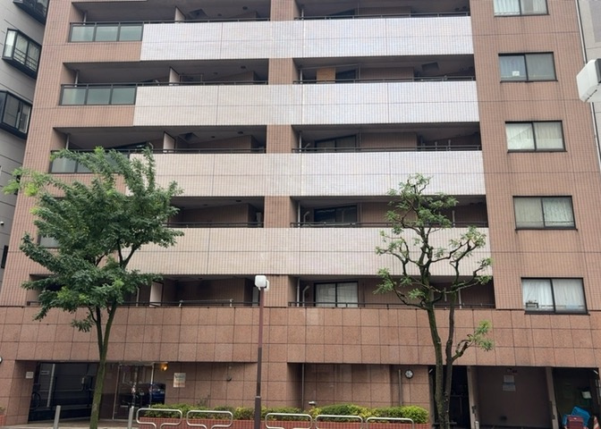 ＲＣ造、Reinforced　Concreteは直訳すると補強されたコンクリートです。主に柱や梁・床・壁が鉄筋とコンクリートで構成おり、鉄筋を組んだ型枠にコンクリートを流し込んで固めたものを指します。